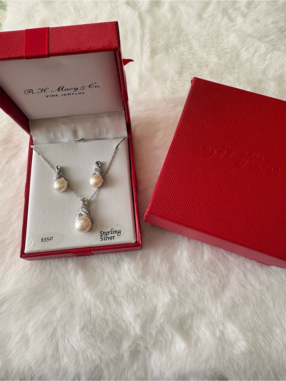 R. H. Macy’s - Sterling Silver Pearl Pendant Necklace & Earrings 18” chain - Picture 2 of 4